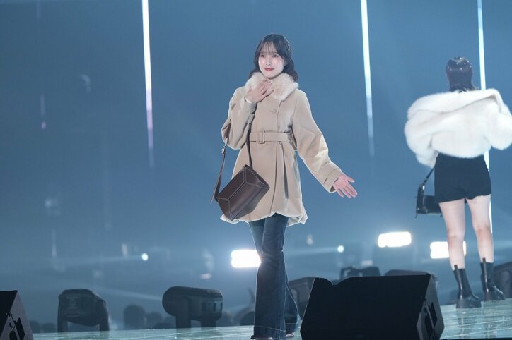 【写真・画像】本田紗来、パンツルックでも確認できるほっそり足に「脚ほっそ！」驚きの声　ステージで輝く眩しい笑顔に「紗来ちゃん可愛いな〜」「ほまかわいい」　2枚目