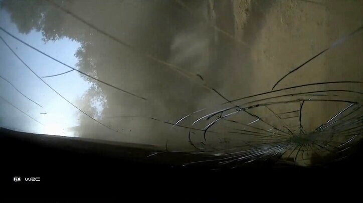 【写真・画像】勝田どうした…GRヤリスが横転アクシデント 映像が乱れた次の瞬間、横倒しの景色＆フロントガラスに「ヒビ」車載カメラが捉えた衝撃の瞬間　1枚目