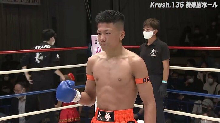 カーフで足が“ぐにゃり” タオル投入のTKO決着 勝者が偶然タオルをキャッチする珍事に反響も