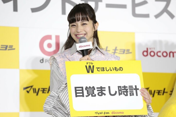 中条あやみ、共演するドコモのキャラクター“ポインコ兄弟”を見分ける