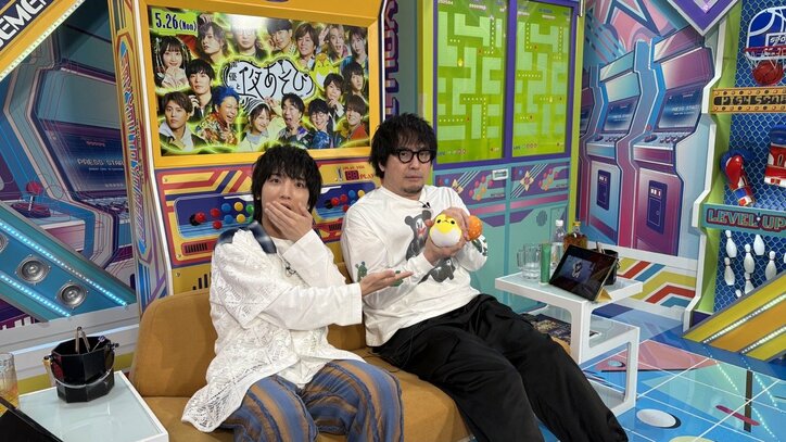 【写真・画像】「あれ？くっついてね？」安元洋貴が“倒れない景品”の疑惑を指摘　小林千晃と射的バトルで爆笑　1枚目
