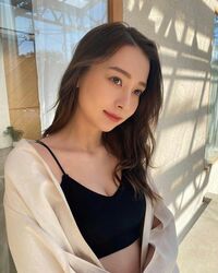 「素晴らしい美貌」「最高に綺麗」Niki、セクシーな衣装を披露しファン絶賛