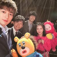 新田真剣佑&星野源&長谷川博己&浜辺美波の豪華4ショットに「神メンツ」の声