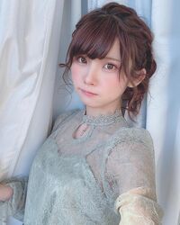 「めちゃめちゃ素敵」「センス抜群」えなこ、優雅なアレンジヘア＆透け感トップスの私服ショットに絶賛の嵐