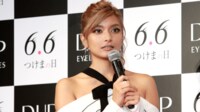【映像】ローラ 着物姿で新年最初のお茶会に参加 