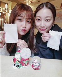 山崎もか＆花音、クリスマスイヴの２ショットを公開 「ドラ恋コンビずっと大好き」とファン喜び