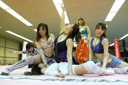 前哨戦は“大人系”グラビアトリオで快勝　“可能姉妹”、東京女子タッグ王座奪取なるか？