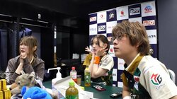 手がチューリップ→絶句→バンザイ アイドル雀士が仲間の役満にかわいいリアクション七変化／麻雀・Mリーグ