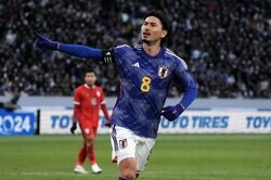 「ヨッシャ！」南野拓実が華麗なアウトサイド弾の“元日ゴール”に込めた想いは？「新年を良い形でスタートさせ、アジアカップに向けて爪痕を残したかった」【日本代表】