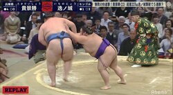 貴景勝、227kgの逸ノ城を力でねじ伏せる！　押し出しで勝って5連勝