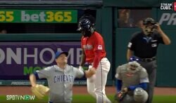 投手がブチギレ！ マウンド上で大暴れ… “ど真ん中失投”で被弾→謎の動きがヤバすぎる「キレすぎだろ」