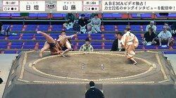 全身“バキバキ”細マッチョ力士「何が起こった？」土俵際の“珍手”に館内騒然「決まり手は？」敗れた力士も愕然