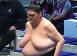「脚が細くなってる」185センチの巨漢力士、“ほっそり美脚”に驚きの声