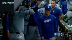 えっ…？ 一体、何があった…！？ 大谷翔平、ベンチで一瞬だけ見せた“謎の動き”が話題に　ファン騒然「何このポーズw」「テンション高すぎ」