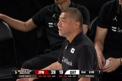 「は？嘘だろ？」バスケ日本代表戦の“微妙な判定”が物議！「ノーファウルだよ」西田優大＆桶谷大HCが不満顔【バスケW杯予選】