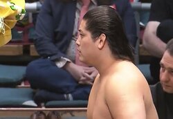 「俳優さんみたい」「スタイルもいい」ざんばら髪の幕下力士に熱視線 土俵際の劇的勝利に館内騒然