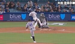 球場騒然！ 大谷翔平、ハプニングで“異様な光景”「危っ！」「怖すぎ」顔面付近に“あわや死球”の内角球→大ブーイングの嵐