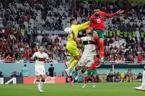 ［W杯マッチ60］モロッコ旋風はポルトガルをも飲み込んだ！　“空飛ぶヘッド弾”＆無失点守備でアフリカ勢初の4強進出