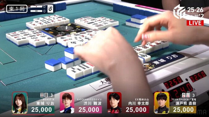 美女の指から牌がこぼれる…東城にしては珍しいハプニング