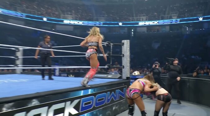 コーナーに向かって走り出すソル