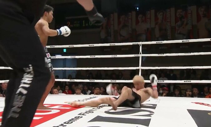 衝撃の右ハイKO