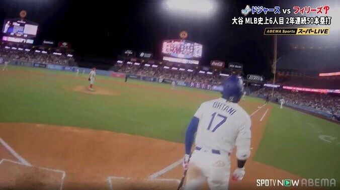 「どこまで飛んでるの？えぇ！」 大谷翔平の特大50号に解説者“ドン引き” 実況も「滞空時間が凄かった」着弾まで約6秒の異次元光景 3枚目