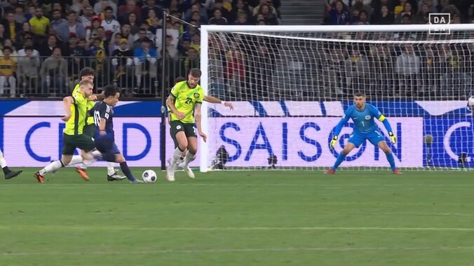 「久保入ると全然違うな」「完全にワンランク上」久保建英、相手5人翻弄の“貫禄”逆足シュート炸裂も決めきれず「あれは決めないと」「そろそろ確率上げて」ファンは議論百出 4枚目