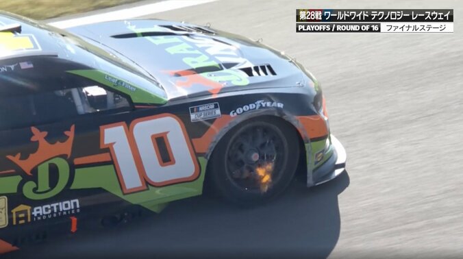何が起きた？ 突然の壁走り→ブレーキが“火を吹く” まさかのトラブルに「そんな壊れ方するんだ」ファン騒然 2枚目