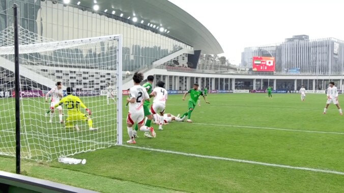 「よっしゃー！」日本代表キャプテン、“魂の超絶ブロック”から雄叫び！「震えた」「よく体を投げ出した」市原吏音が大ピンチを救った瞬間【U20アジアカップ】 3枚目