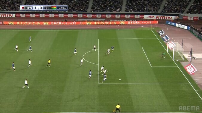 「背中に目が付いてる！？」久保建英の“神ノールックパス”にファン衝撃「足元の動きと真逆にボールが」「視線はまったく別の方向なのに…」 3枚目