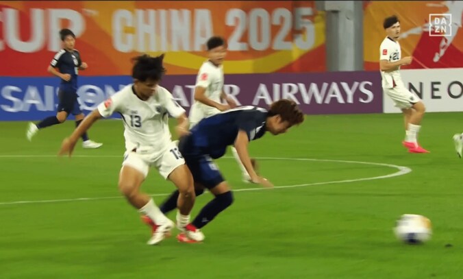 嘘だろ？ 至宝・高岡伶颯が“低空バイシクルショット”炸裂「すげえ身体能力」「夢があるな！」英移籍内定17歳の“意外性”にファン熱狂【U20アジアカップ】 4枚目