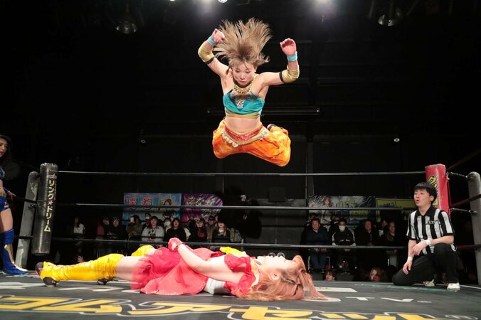 “筋肉アイドル”才木玲佳、プロレスは「距離を置いていた彼氏」　新コスチュームで復帰＆パワー殺法炸裂 2枚目