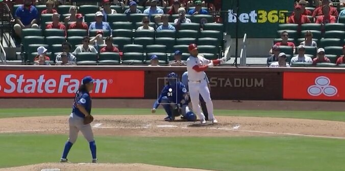 【写真・画像】やってらんねえ！ 今永昇太の魔球で“異変”「これは打てない」 打者が混乱… 空振り三振→凡退リアクションが話題に「やる気もなくなる」　1枚目