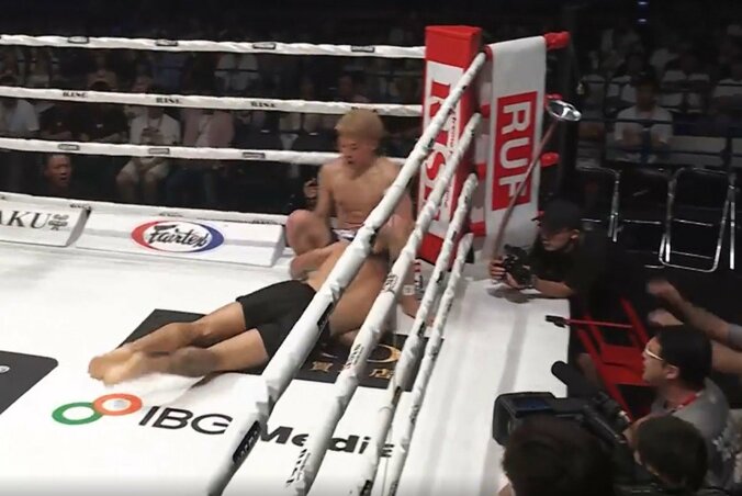 衝撃の左ハイKO