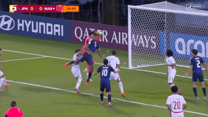 “疑惑の判定”に騒然…U-17日本代表の先制点が取り消し「キャッチミスやん」「正当なヘディング」16歳鹿島DFの豪快弾が幻に 3枚目