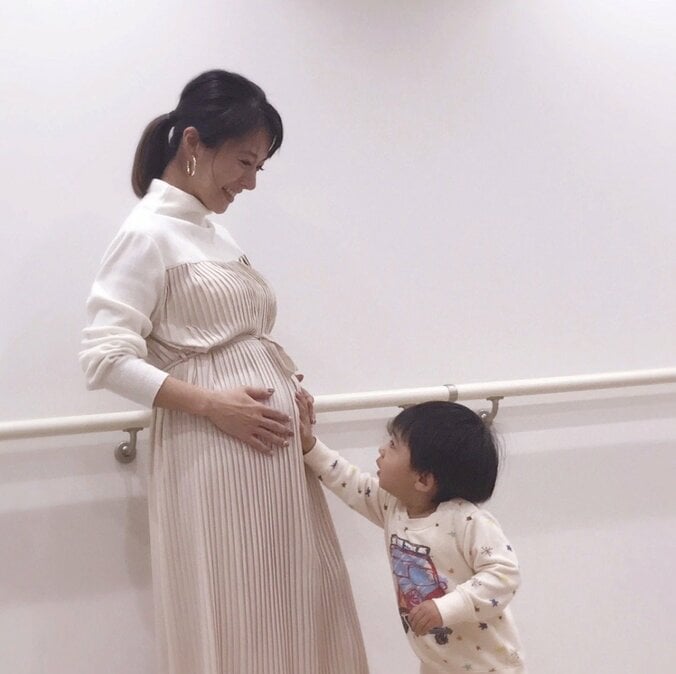 神戸蘭子、多嚢胞性卵巣症候群を乗り越え第2子妊娠を報告「春に家族が増える喜び」 1枚目