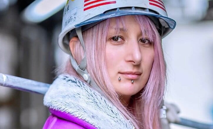 【写真・画像】ピンク髪のギャル職人、溶接&大工&解体の職人になった理由と仕事へのこだわりを明かす 　1枚目