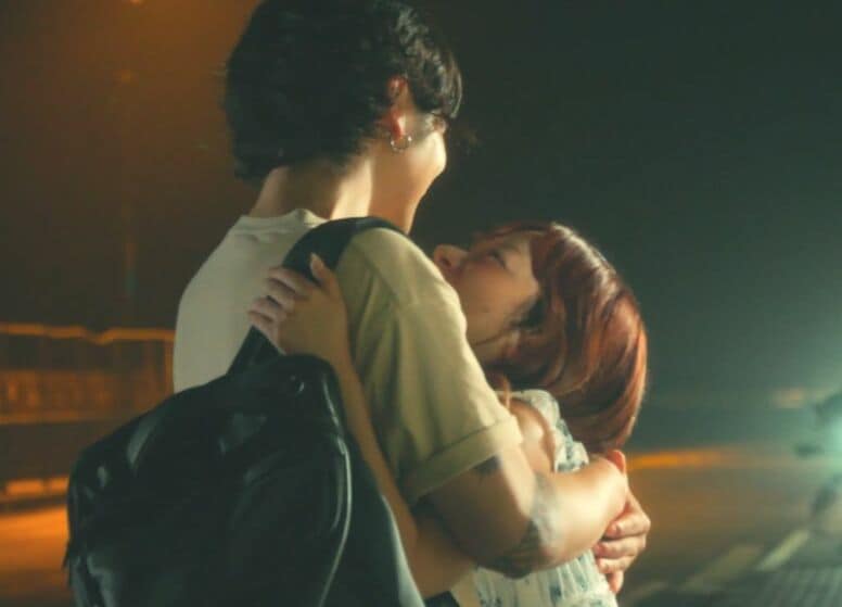 元アイドル、生田斗真似のモテモテ30歳男性にガチ恋！「さみしい」路上で自ら抱き着き…