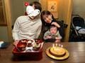  くみっきー、息子のお食い初めで家族ショットを公開「あっと言うまで驚いています」 