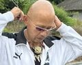 体に金属探知機を当てると音が…「マイクロチップが埋め込まれてる」日本ではもう飼えない動物を保護する人物の体に衝撃