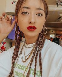 みちょぱ、赤リップが印象的なドアップショットにファン歓喜「めちゃ可愛い」「だいすき！！！！！！！！」