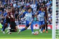 【映像】“三笘の15秒”相手に囲まれながら素早く決めたアウトサイドシュート