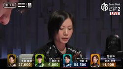 こんな時にどこ見てるの？人気女流のキュートな“おすましカメラ目線” 「おもろすぎるｗ」「こっち見てて可愛いやんけw」／麻雀・Mリーグ