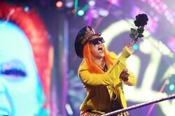 「クオリティ高すぎ」派手髪女子レスラー、きわどめな“ゴスパンク”ツーショットが話題…“再登場”示唆にファンが沸く「待ちきれない」