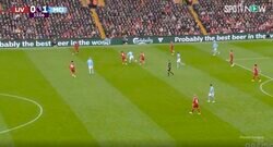 「最強コンビ！」「異次元支配」遠藤航が爆速“鬼プレス”→相棒・マクアリスタ－が挟み撃ちして潰した瞬間　リバプール中盤を支える2人がマンCの心臓を完封した連携プレー