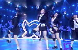 強烈すぎるパフォーマンスに会場悲鳴！激しい動きのなかで大胆開脚＆側転！スタイル抜群のガールズグループ、激しい超人技ダンスを立て続けに披露し審査員が大興奮「信じられない！」