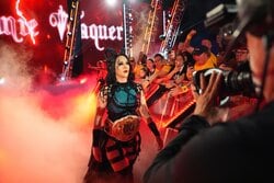 美女レスラーの“地獄の餅つき”に悶絶…マットに連続「強制キス」独特すぎるアクロバティック技が話題