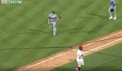 打者がブチギレ？ まさかの挑発？ アイツは一体、何者なんだ…！？ ド軍大敗で“緊急登板”した野手のリアクションが話題に「そりゃキレるだろ」「これは反則w」