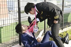 千葉雄大が田中圭のネクタイを掴み“網ドン”！『おっさんずラブ-in the sky-』ラブシーン（？）写真公開