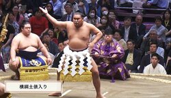 横綱土俵入りに“水を差す”行為が波紋「それはダメだろ」「しゃあないやん」館内に響いた“音と掛け声”に賛否